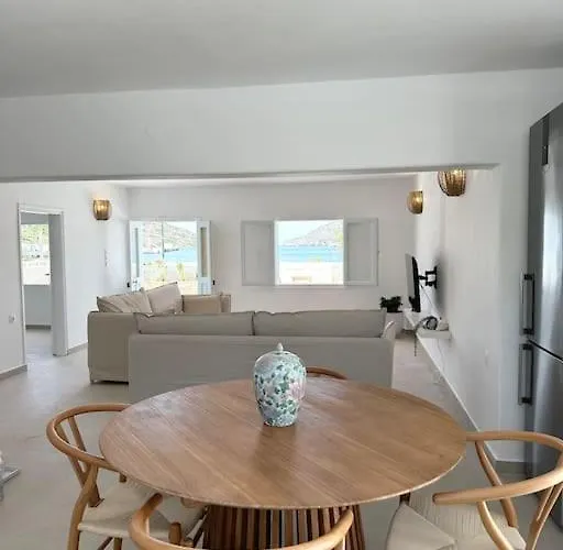 Noema Seafront House Apartman Lipszí